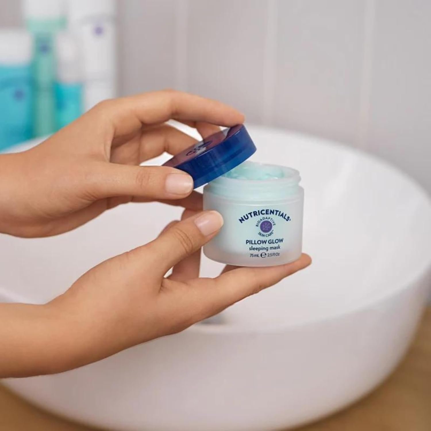 Nuskin NUTRICENTIALS Pillow Glow Sleeping Mask | Overnight Hydration | Bioadaptive Botanical Complex | Red Algae | Apple Extract | Deep Sea Water | Skin Glowing & Pore Minimizing | 2.5 Fl Oz | 1 Pack