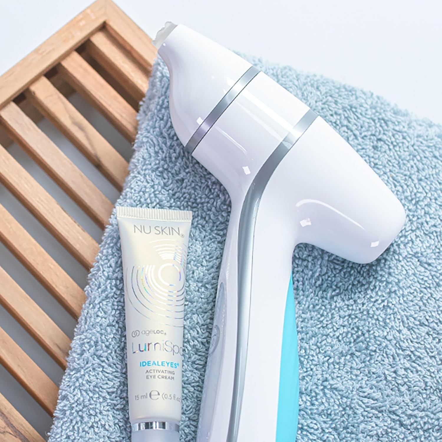 Nu Skin - Ageloc Lumispa Idealeyes | Say Goodbye to Tired Eyes with Activating Eye Cream | Designed to Work with Ageloc Lumispa Accent | Targets Dark Circles, Puffy Eyes, and Fine Lines | 1 Pack